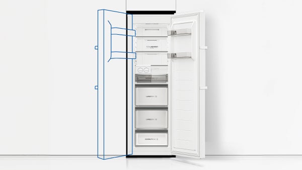 Reversible door with easy-to-grip handle