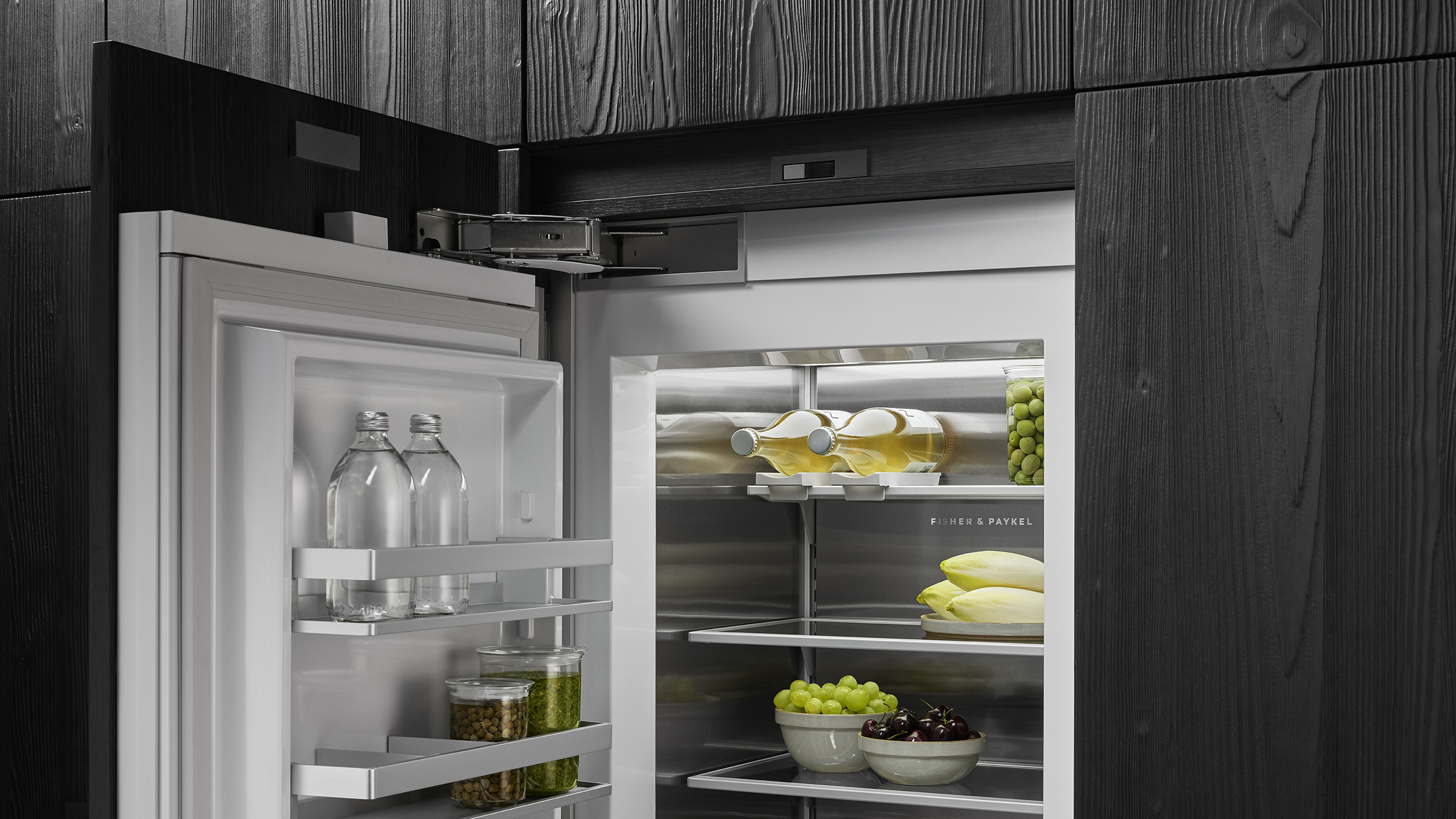 61cm Series 11 Integrated Refrigerator Freezer, Ice & Water