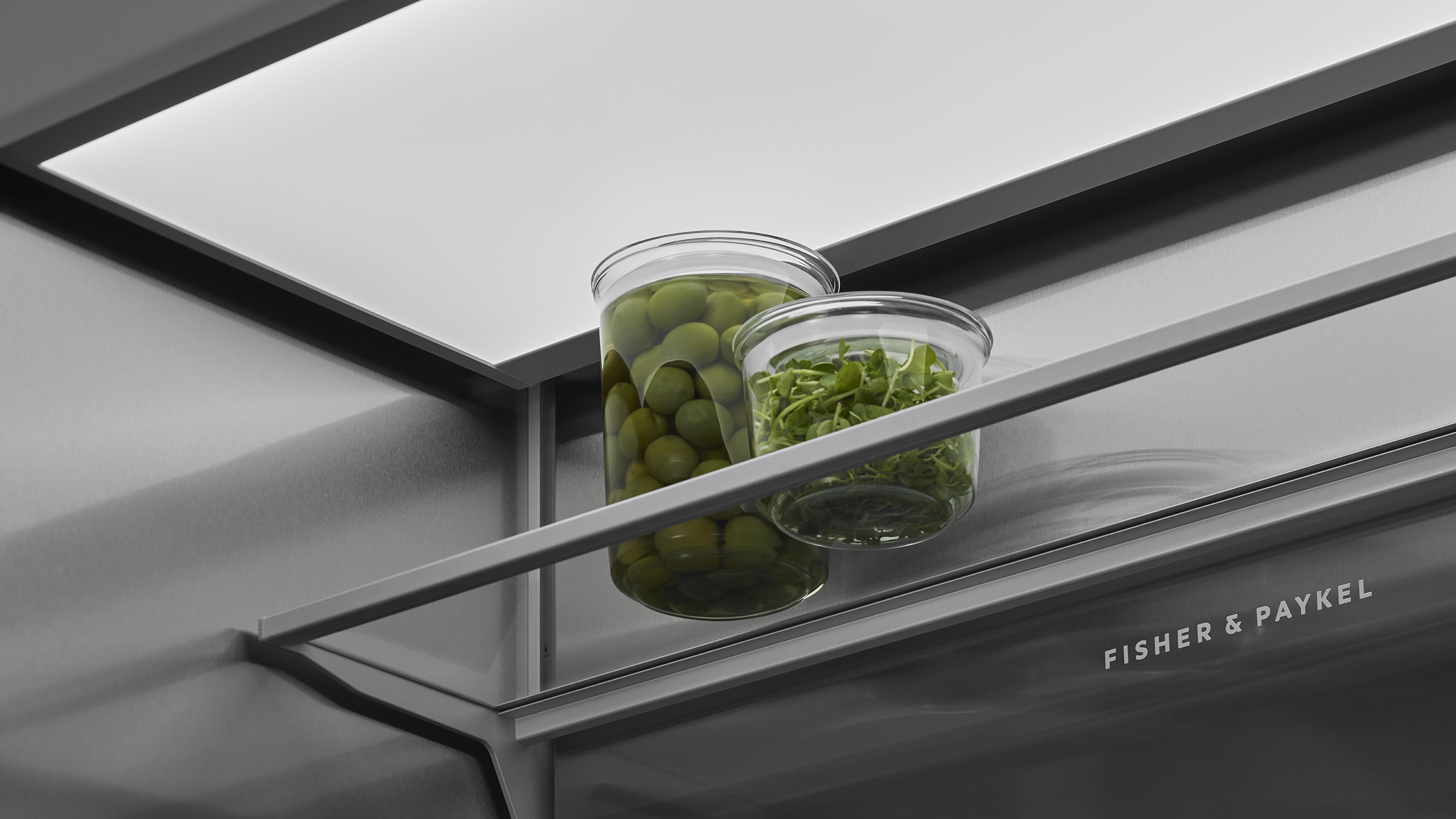 61cm Series 11 Integrated Refrigerator Freezer, Ice & Water