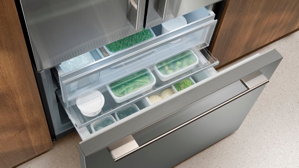 CHILLED WATER AND AUTOMATIC ICE