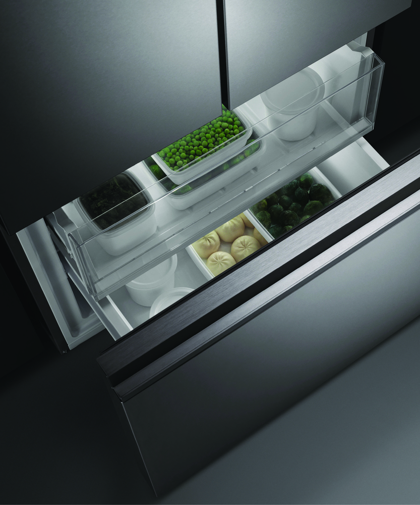 18cu ft Series 7 French Door Refrigerator Freezer - RF178ANX1