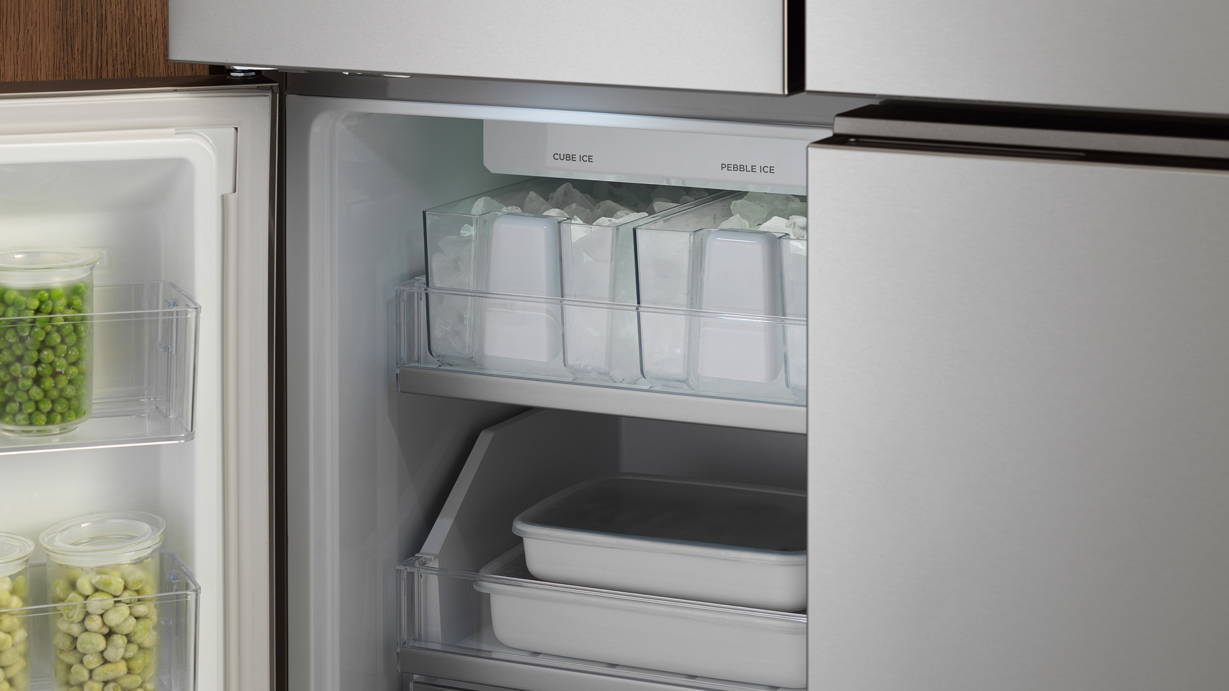 627L Series 7 Quad Door Refrigerator Freezer, Autofill Pitchers 627L Series 7 Quad Door Refrigerator Freezer, Autofill Pitchers