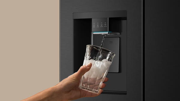 Ice and water at your fingertips