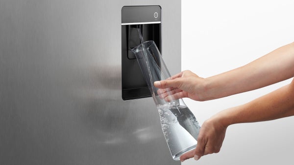 Ultra slim water dispenser